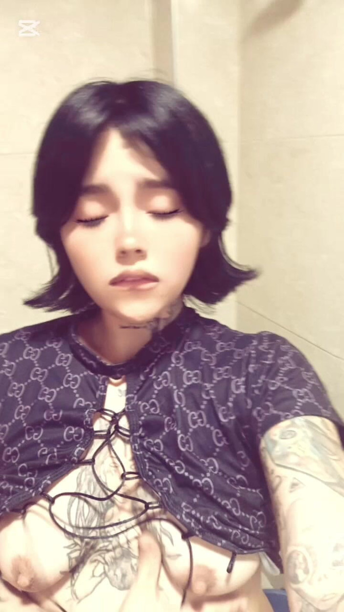 Dalyla: Țâțe mici și apoase