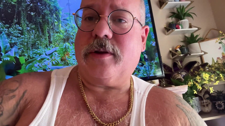 Hand free: Pizza Delivery Guy Jacked off for Me