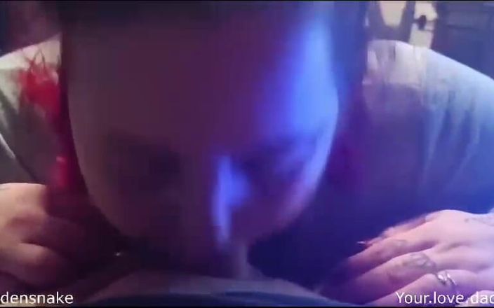 jayden snake: Babam için en iyi oral seks. Beni çok sert sikiyor!