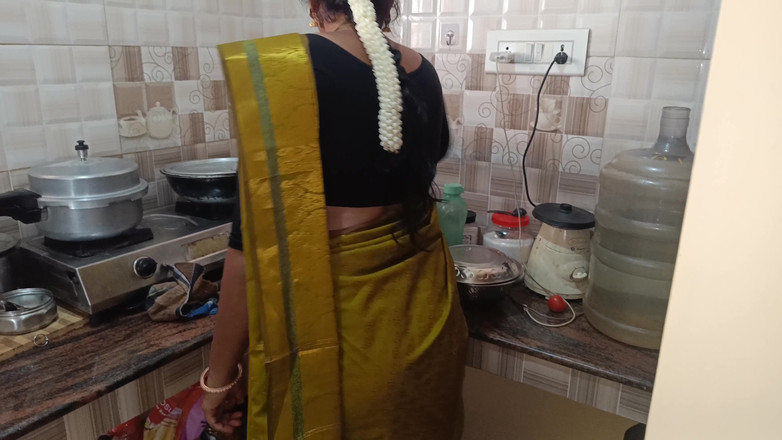 Apple baby: Percintaan panas suri rumah