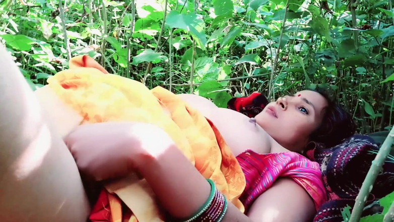 Renudbf: インドのデシ系新婚女性が屋外でのセックスを望むフルヒンディー語音声