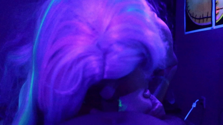 VickyVixen: Schwarzes licht hat spaß