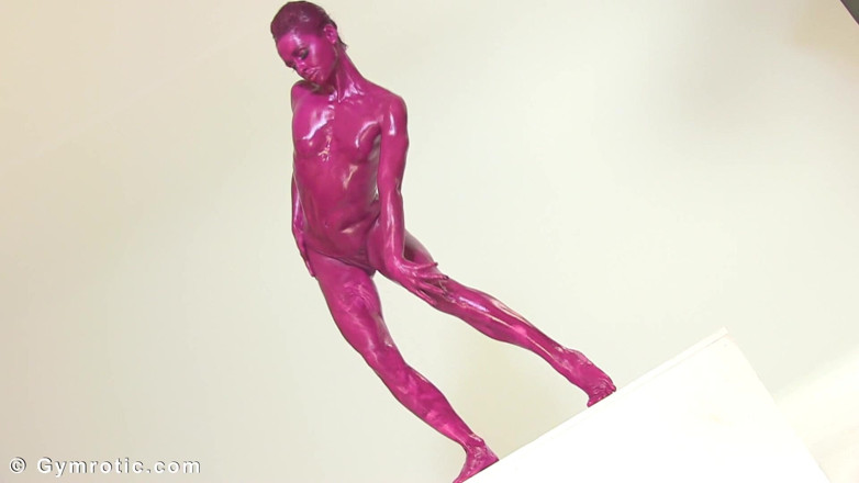 Watch4fetish: Exercícios flexíveis com pintura corporal