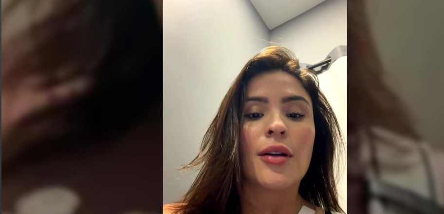 Ayumi Hall: Soyunma Masasının Içindeki Giyim Mağazasındayken Kazara Canlı Yayınımı açık Bırakıyorum...