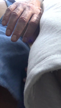 Blankziehen Auf Titten Im Zug. Meine Frau Mag Es, Fremde in Der Öffentlichkeit Zu Verführen