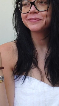 Na het masturberen heb ik behoefte aan roken op het balkon plus een kleine close-up van mijn harde tepels en poesje