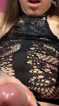 Ragazza trans bella e sexy sborra il suo grosso cazzo