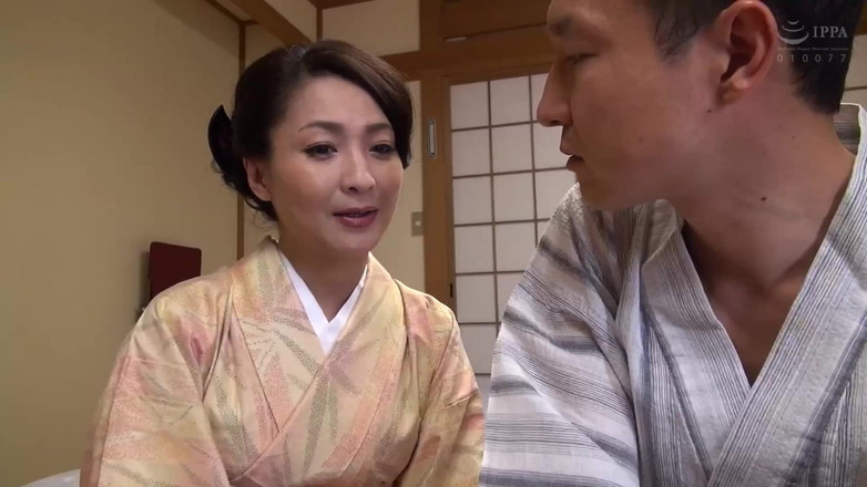 Raptor Inc: Premium Japonya: Kültürel kıyafetler giyen 12 güzel orta yaşlı seksi kadın,...