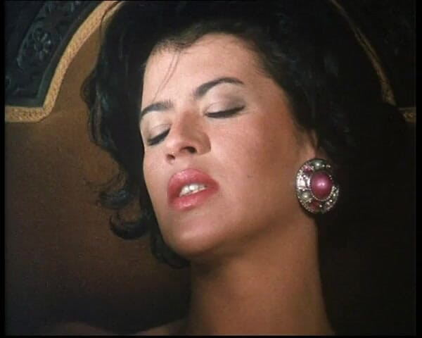 Vintage megastore: Video bokep jadul gadis seksi italia dengan lingerie putih dijilat...