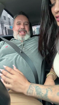 ทันทีที่เธอเข้าไปในรถฉัน เธอกําลังมองหาปัญหาแล้ว