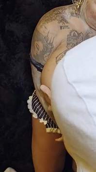 Büyük yarak bir hayranını sikiyor bambiblacks