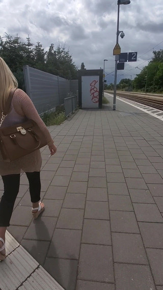 Annabelle Rogers: Pamer badan di jerman!