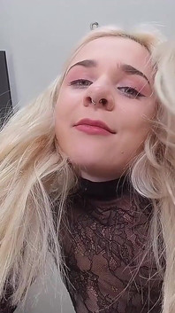 Ellie Shou - bos lagi asik dudukin muka