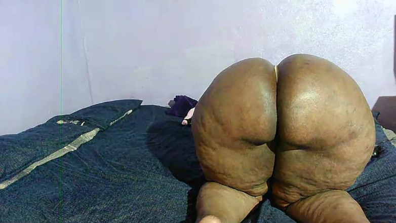 Legendary Booty Overdose: मोटी गांड वाली चोदने लायक मम्मी को बड़े काले लंड की जरूरत है