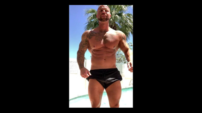 Jasons feet: ‪poolside and ‬ ‪‬ ‪what’s Your Favorite?‬ ‪‬ ‪tip if You Enjoy Both ‬