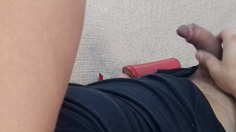 Raquel Cardoso Da Rosa: Duduk di mukanya