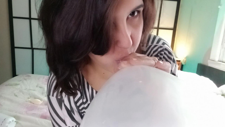melu_world: Kiss Lick Spit Balloons Non Pop - Bunny Looner