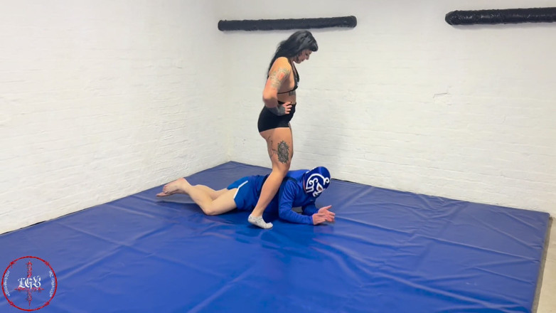 Girlfriends after dark: Beatdown Humillation