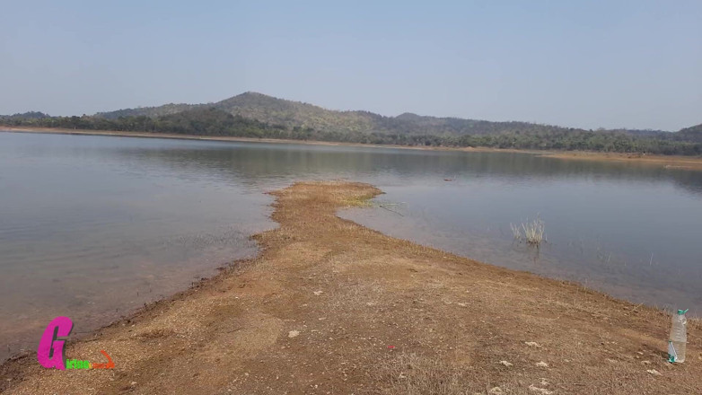 Horny_Bong: Pareja india en el lado del río al aire libre