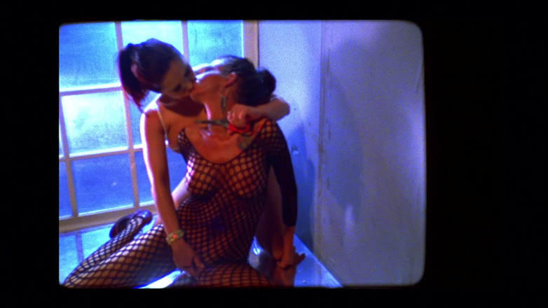 I kissed a girl and I liked it: 二人の舌が濡れたアソコの奥深くに浸る