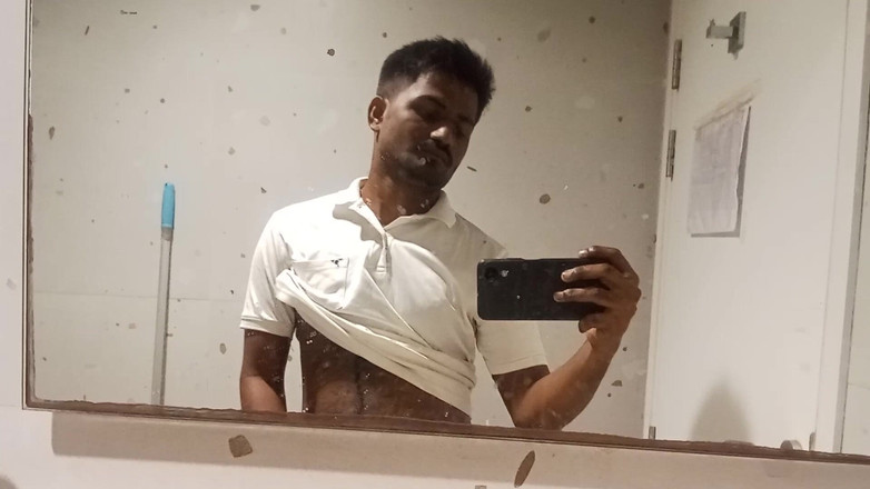 KUMBHA MANOJ KUMAR: Vedetă porno VIP pe pompă auto mână