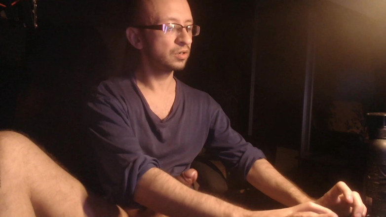Alex Metallov: Facet bawi się swoim kutasem podczas pokazu kamerze internetowej
