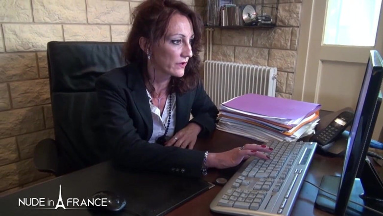 Nude in France: Napalona big titted ceo cougar dostaje jej tyłek walił i...