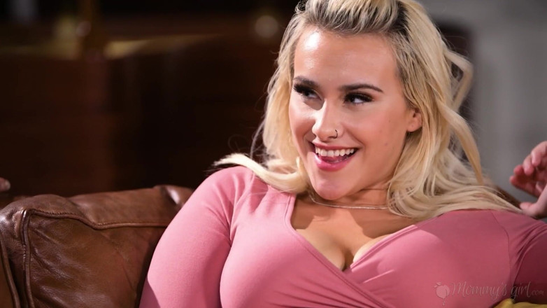 Mommy's Girl: Mommy's girl- la trama biricchina di indica Monroe seduce la...