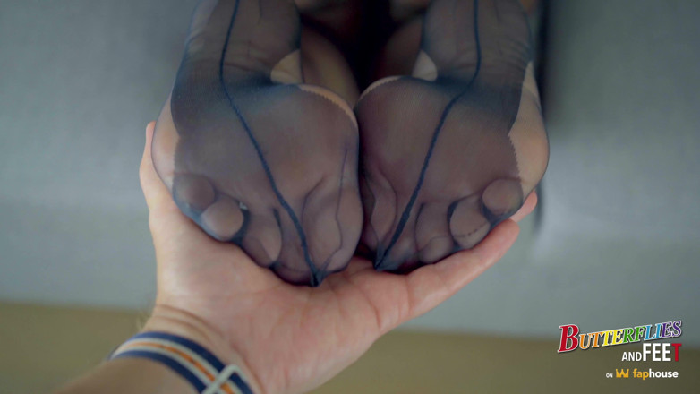Butterflies and feet: mere sabse achchhe khachcharon ko baariki se aur chhoote hue,...