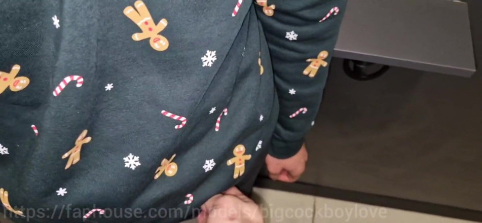 AlexGay: 쇼핑몰에서 남자의 거대한 자지를 정액으로 빨아주는 잘생긴 행인!