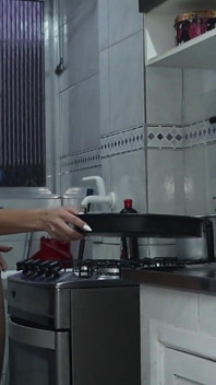 Scoregge intense nella mia cucina!