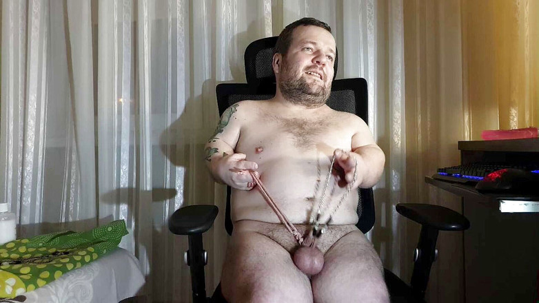 MiniCorgi: Un nain lui a bandé la bite et les couilles,...