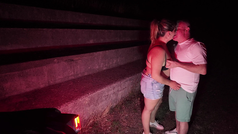 Alex e Bianca: Šukám svou špinavou kamarádku venku, zatímco její manžel je v práci ......