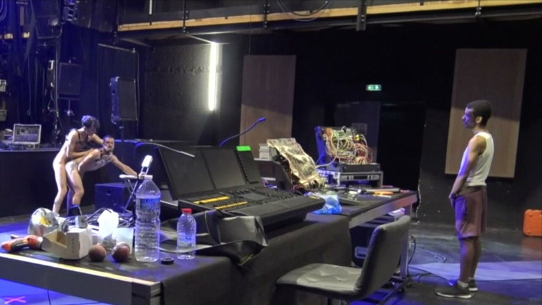 Bareback cum inside studio: เซ็กส์กับผู้หญิงสําส่อนในที่สาธารณะ