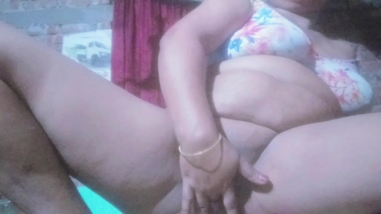 nadiya2026: Indiancă desi Nadiya Bhabhi își fute pizda cu degetul până la...