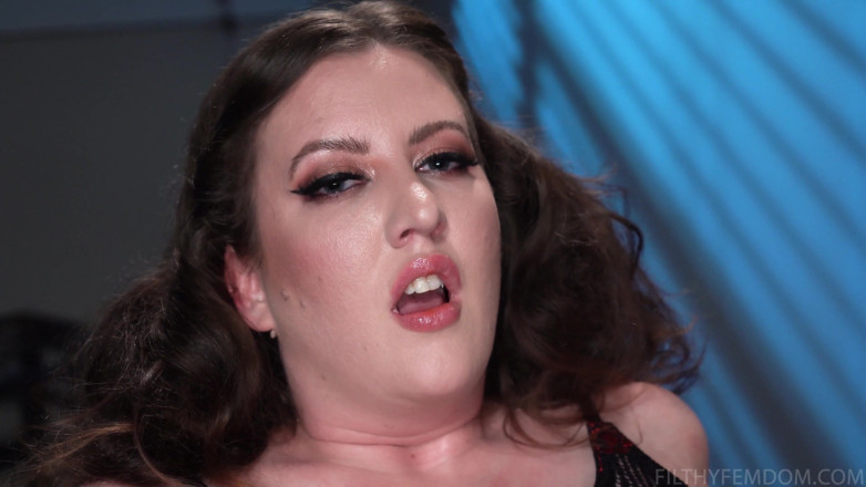 FilthyFemdom: Futută de mașina ei de futut cu Cherry Torn