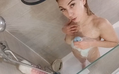 Coquette: कोक्वेट और ब्रैड - भीगा हुआ, टपकता हुआ