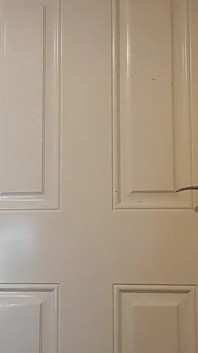 Une salope coquine montre une belle bite et se masturbe