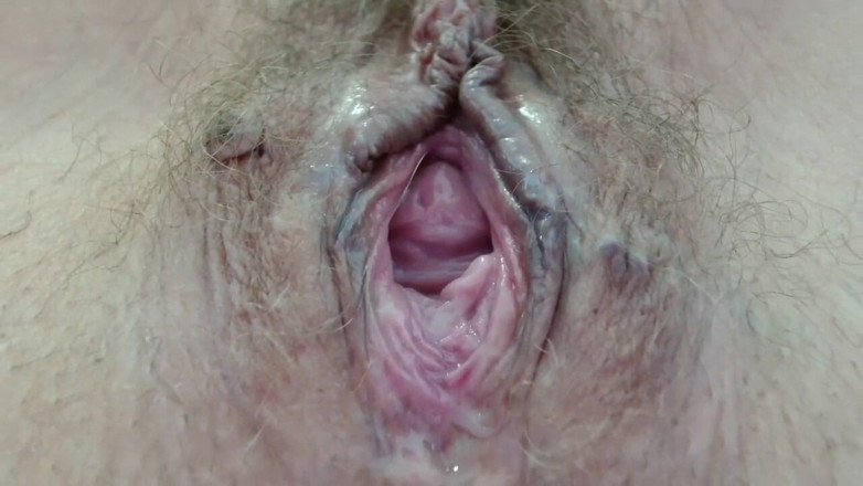 ANGELA_LADY: 운동하기로 결정한 밀프와 털이 무성한 보지가 갑자기 흥분했습니다.