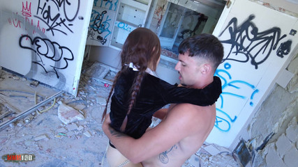 MMM100: Španělská teenagerka Massy Sweet je ošukaná Yeri v opuštěné nemocnici