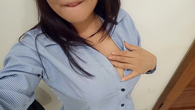 Martin13: La secretaria tiene un nuevo trabajo y ahora hace porno...