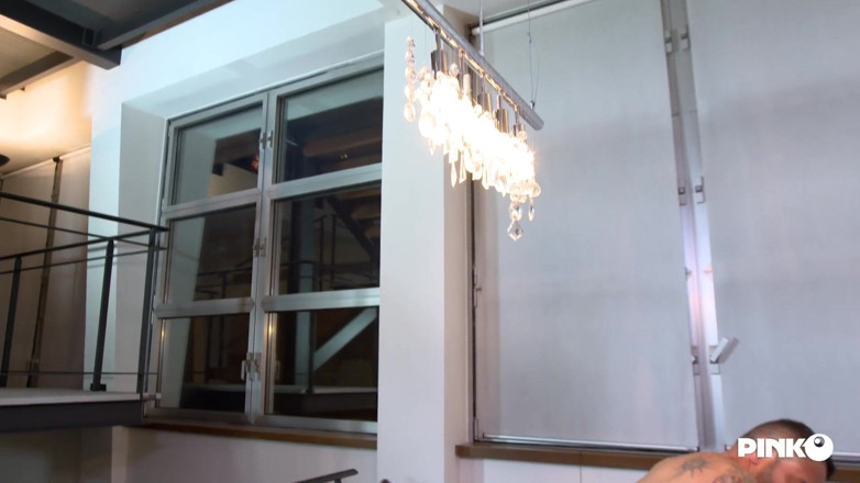 Pinko Club: Laura Fiorentino é perfurada por dois paus e gosta