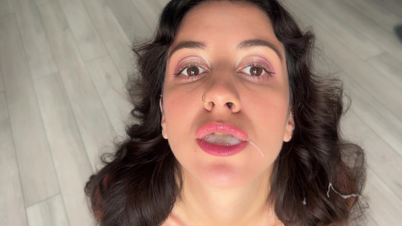 Katty West: w jamie ustnej bawi się spermą