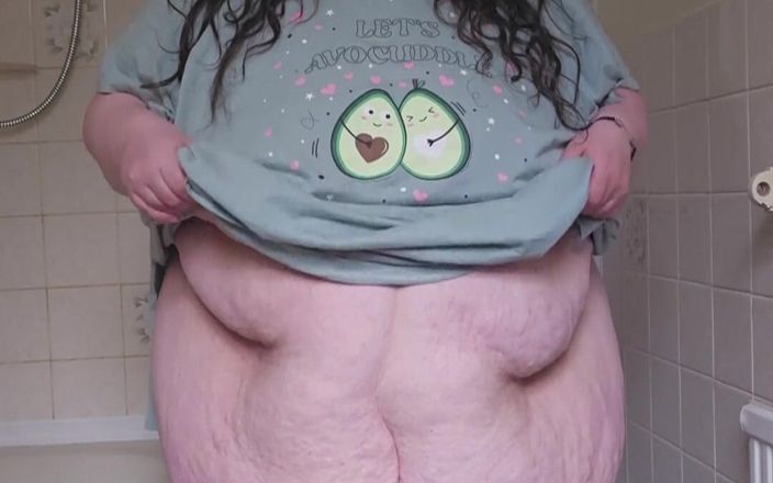 SSBBWLadyBrads: Le cul et le corps de la déesse géants s’exhibent