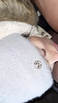 Můj soused mi olizuje kundičku v opuštěné stodole, aby nikdo neví, že jsme lesbičky