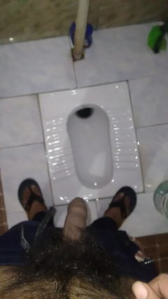 Hottypussy18: Masturbasi dan kencing
