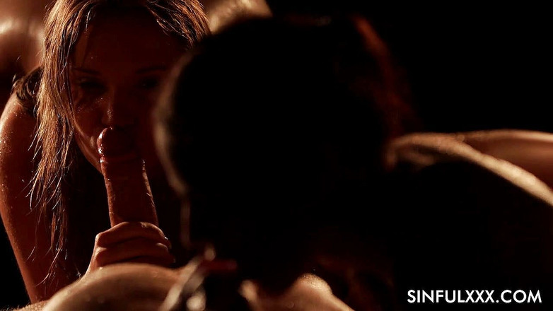 Sinfulxxx: 2 nanas 1 bite par SinfulxXX