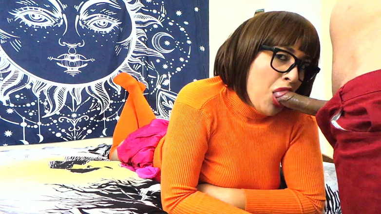 VickyVixen: Velma saje cizince