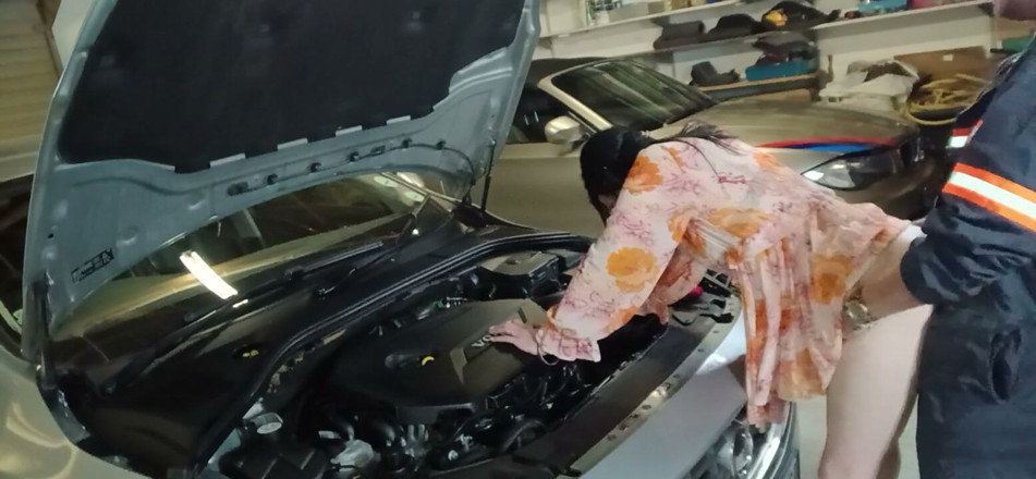 Bigjoefuckalott: Fucking the Mechanic to Fix My Car Faster