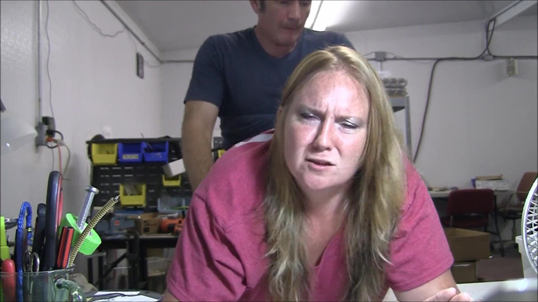 Vibra King Video: Jennifer viene sbattuta su un tavolo al lavoro